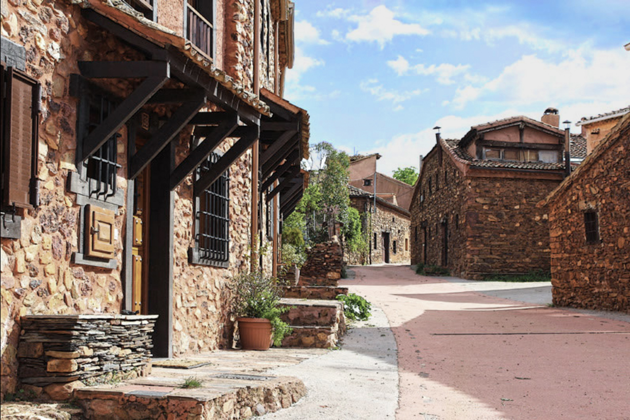 Ruta Pueblos Rojos y Negros desde Riaza hasta Ayllón